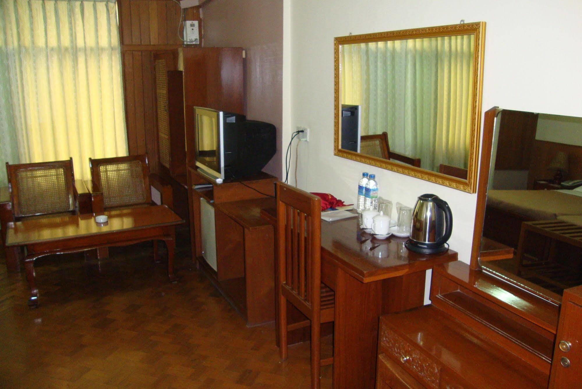 Nadi Myanmar Hotel Mandalay Buitenkant foto