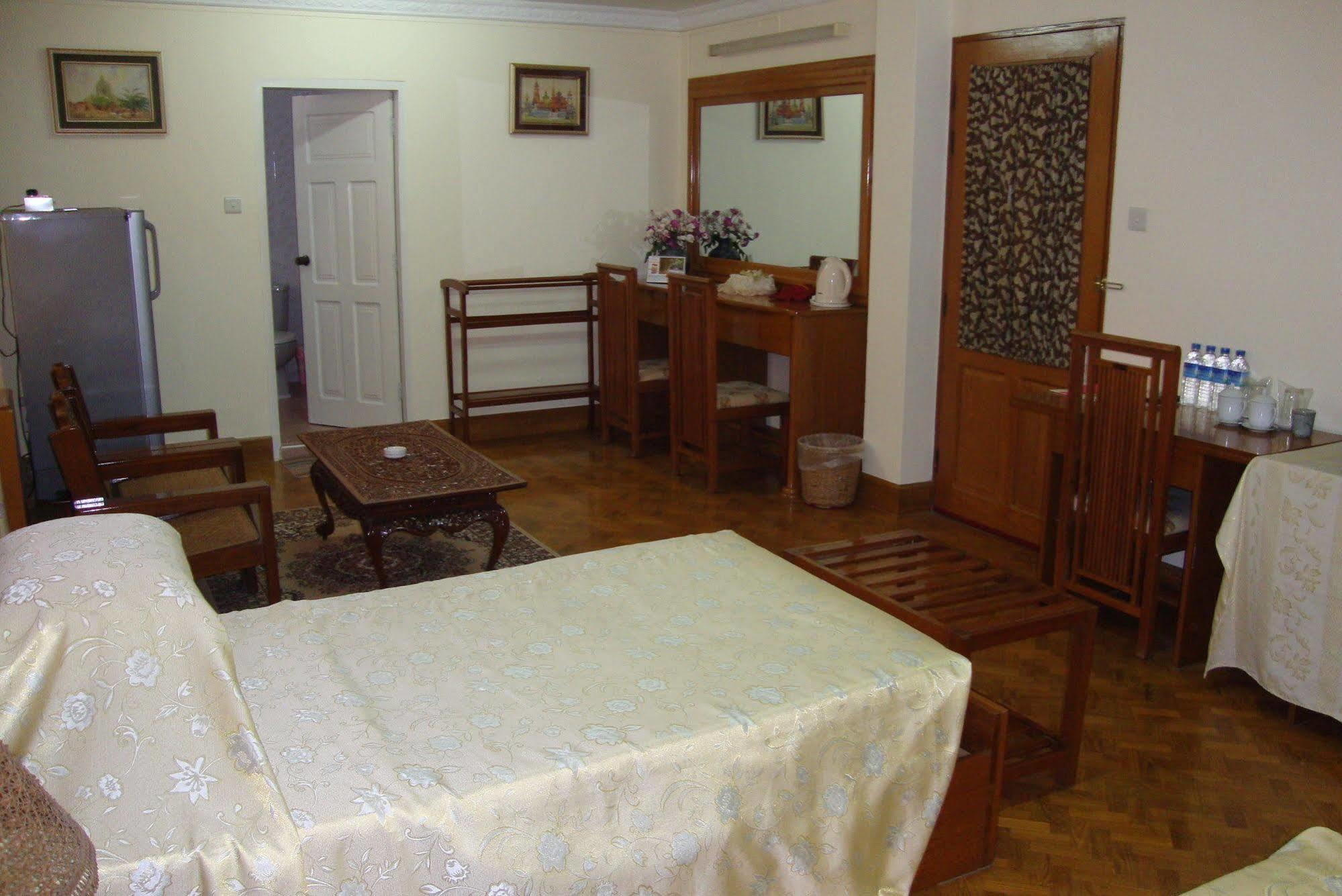 Nadi Myanmar Hotel Mandalay Buitenkant foto