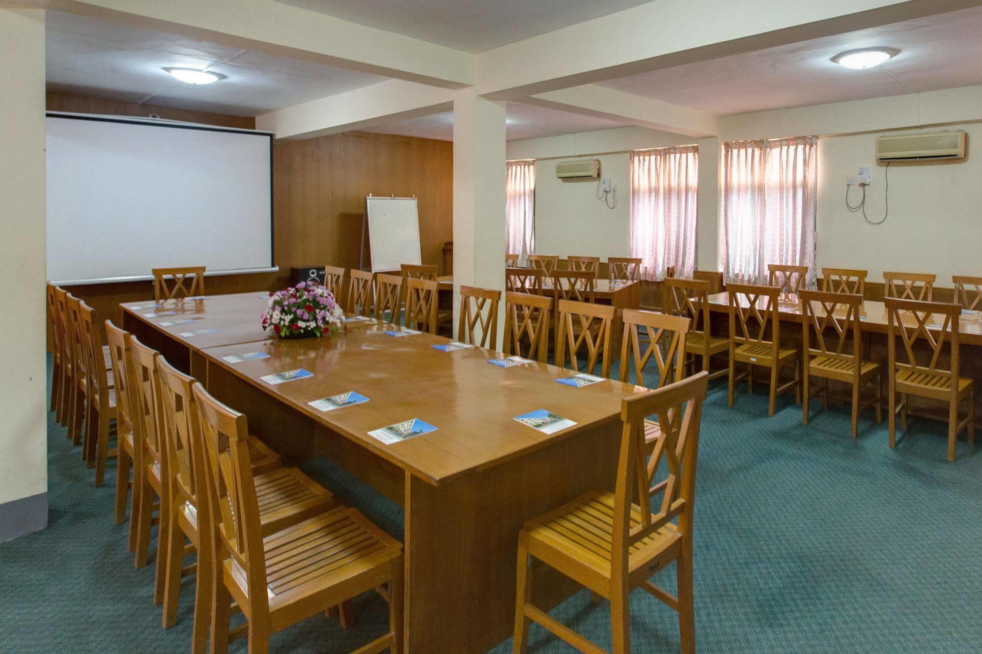Nadi Myanmar Hotel Mandalay Buitenkant foto