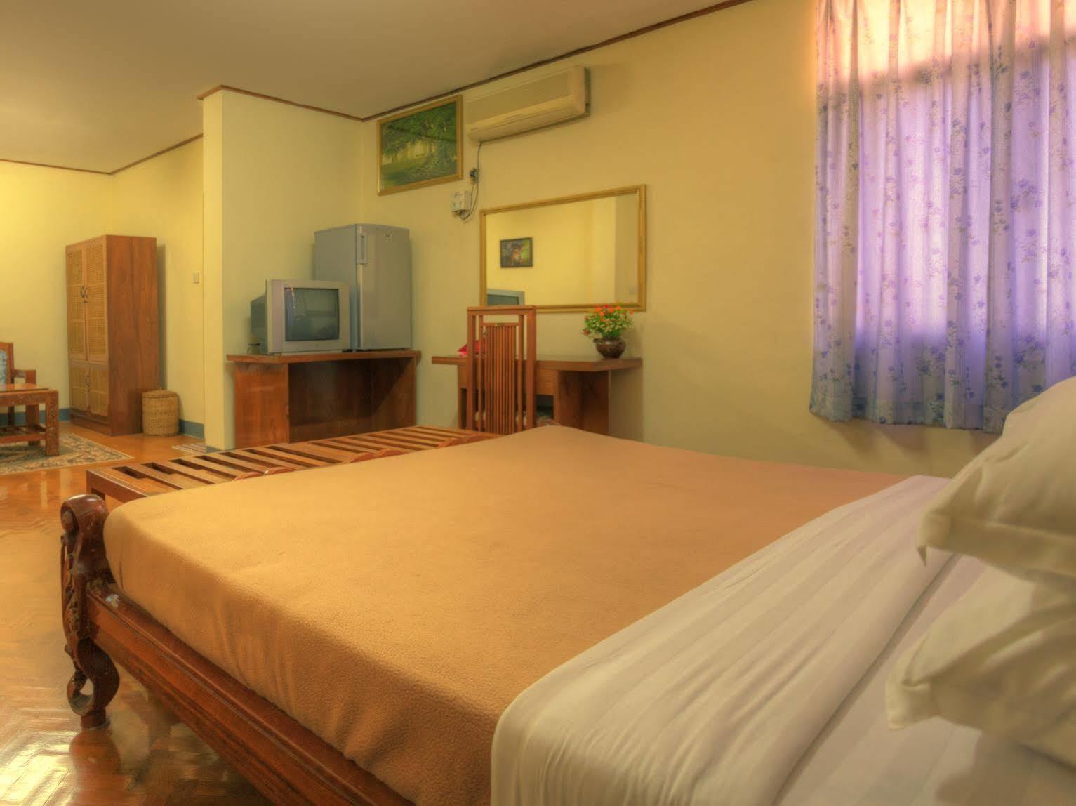 Nadi Myanmar Hotel Mandalay Buitenkant foto
