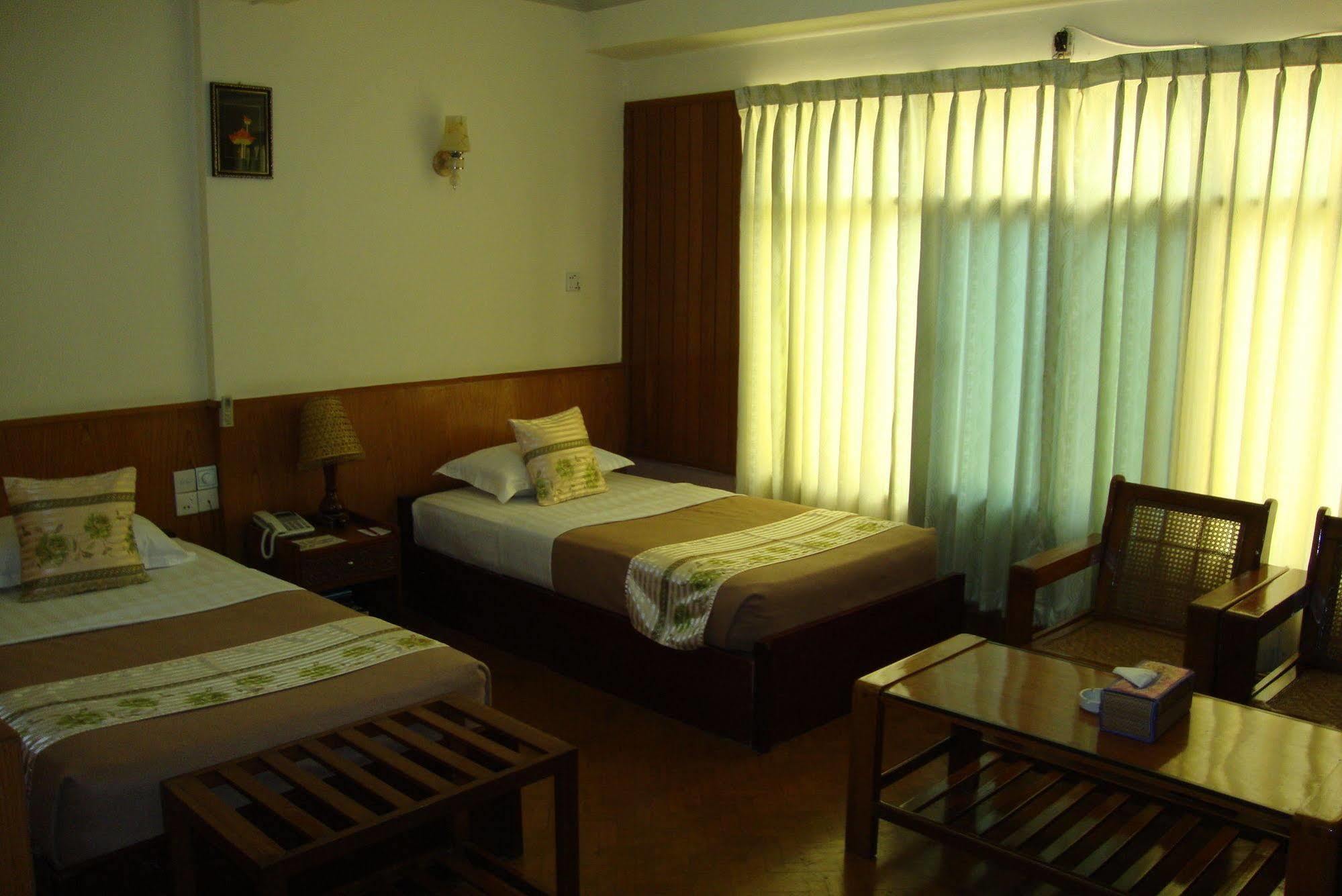 Nadi Myanmar Hotel Mandalay Buitenkant foto