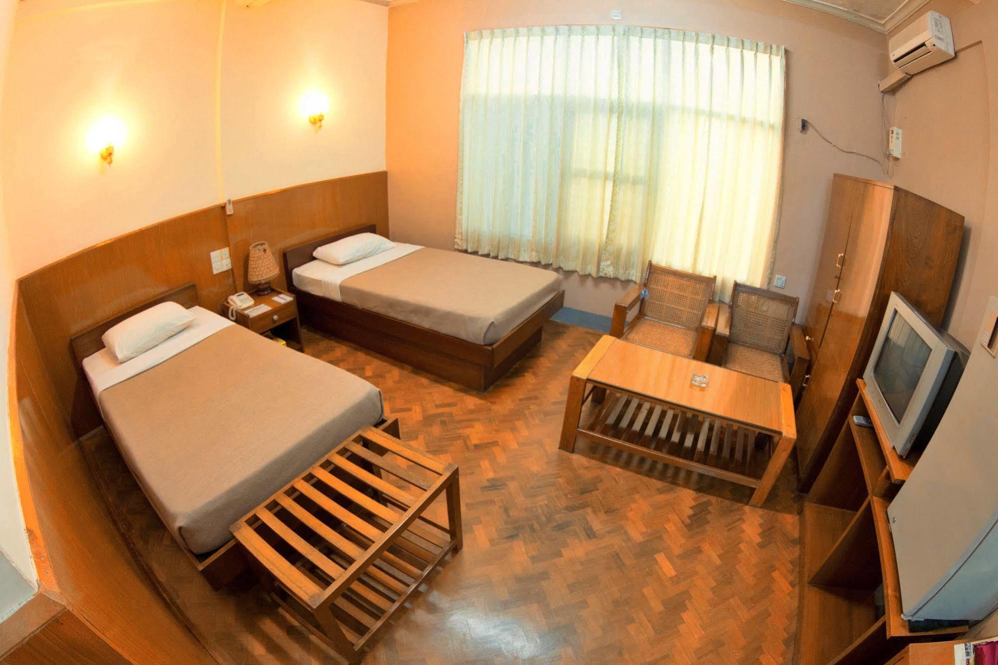 Nadi Myanmar Hotel Mandalay Buitenkant foto